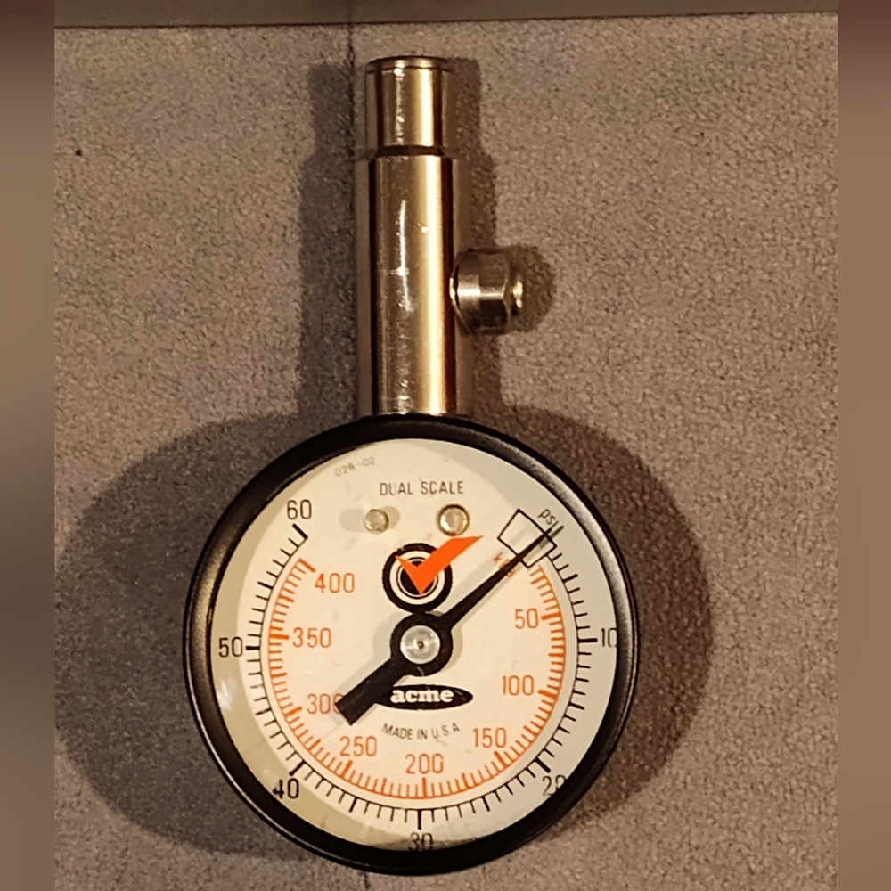 NEW COLLECTIBLE ACME DUAL SCALE DIAL TIRE AIR PRESSURE GAUGE IN BOX - Picture 7 of 11